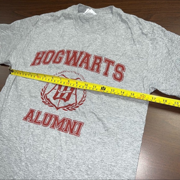 Hogwarts Alumni T-shirt - Picture 4 of 7